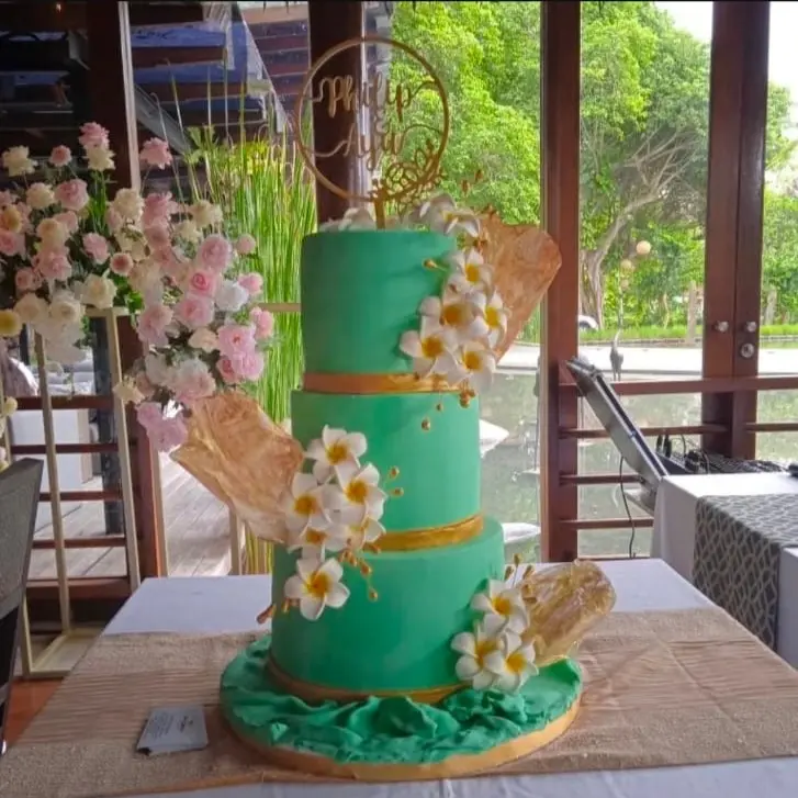 Elegant Custom Cake 1